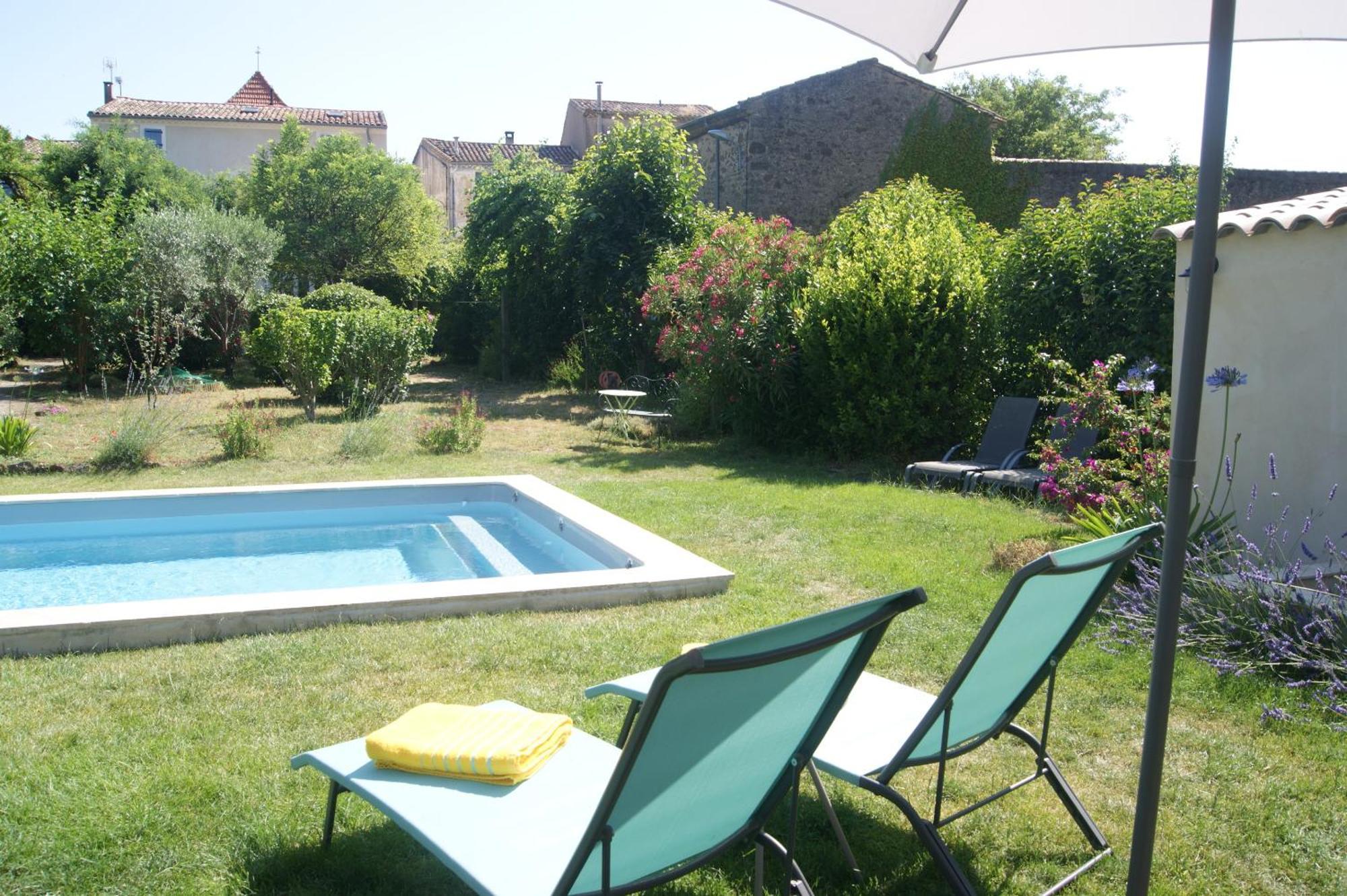Le Petit Moliere Bed & Breakfast Servian Екстериор снимка
