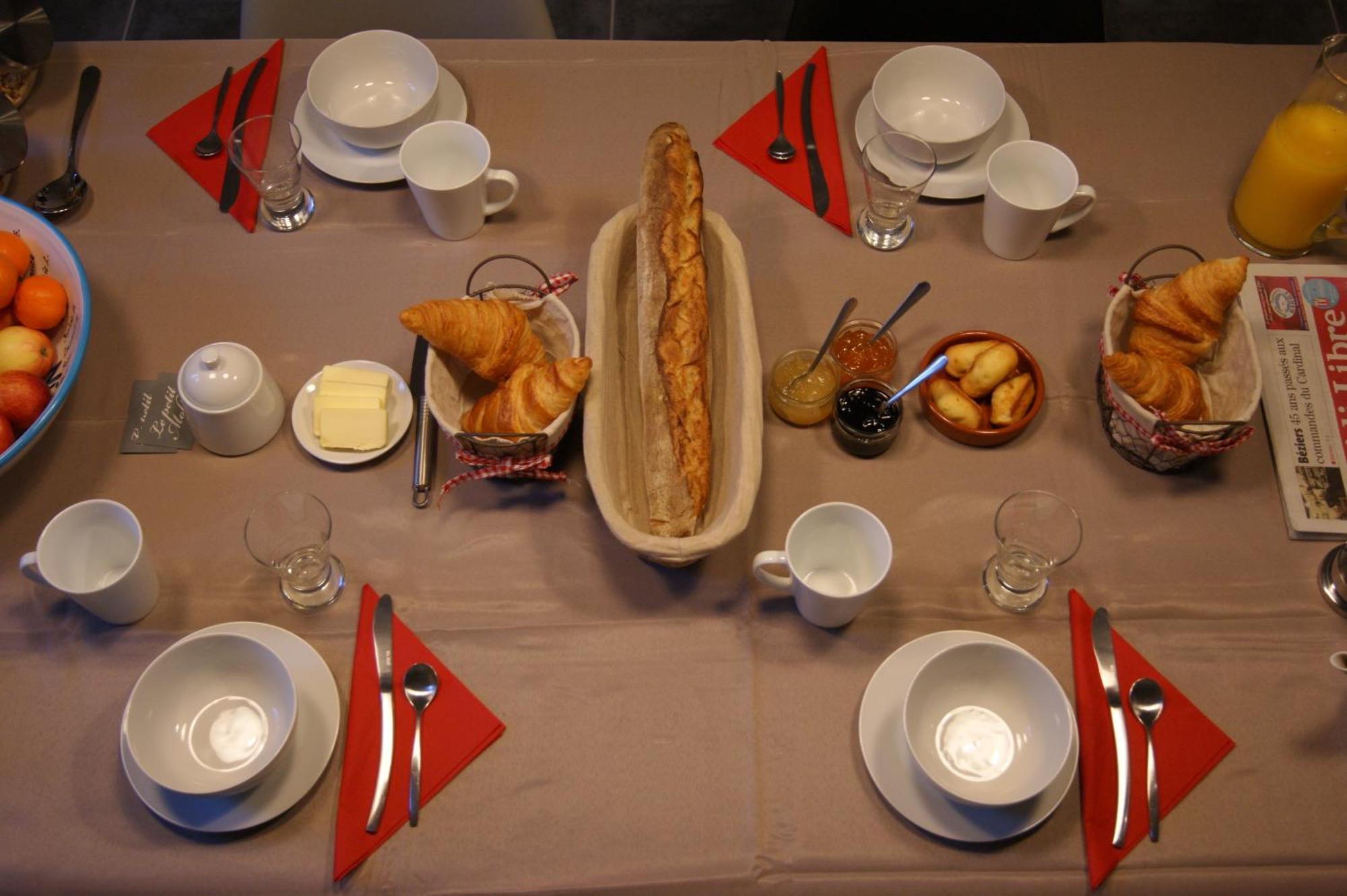 Le Petit Moliere Bed & Breakfast Servian Екстериор снимка