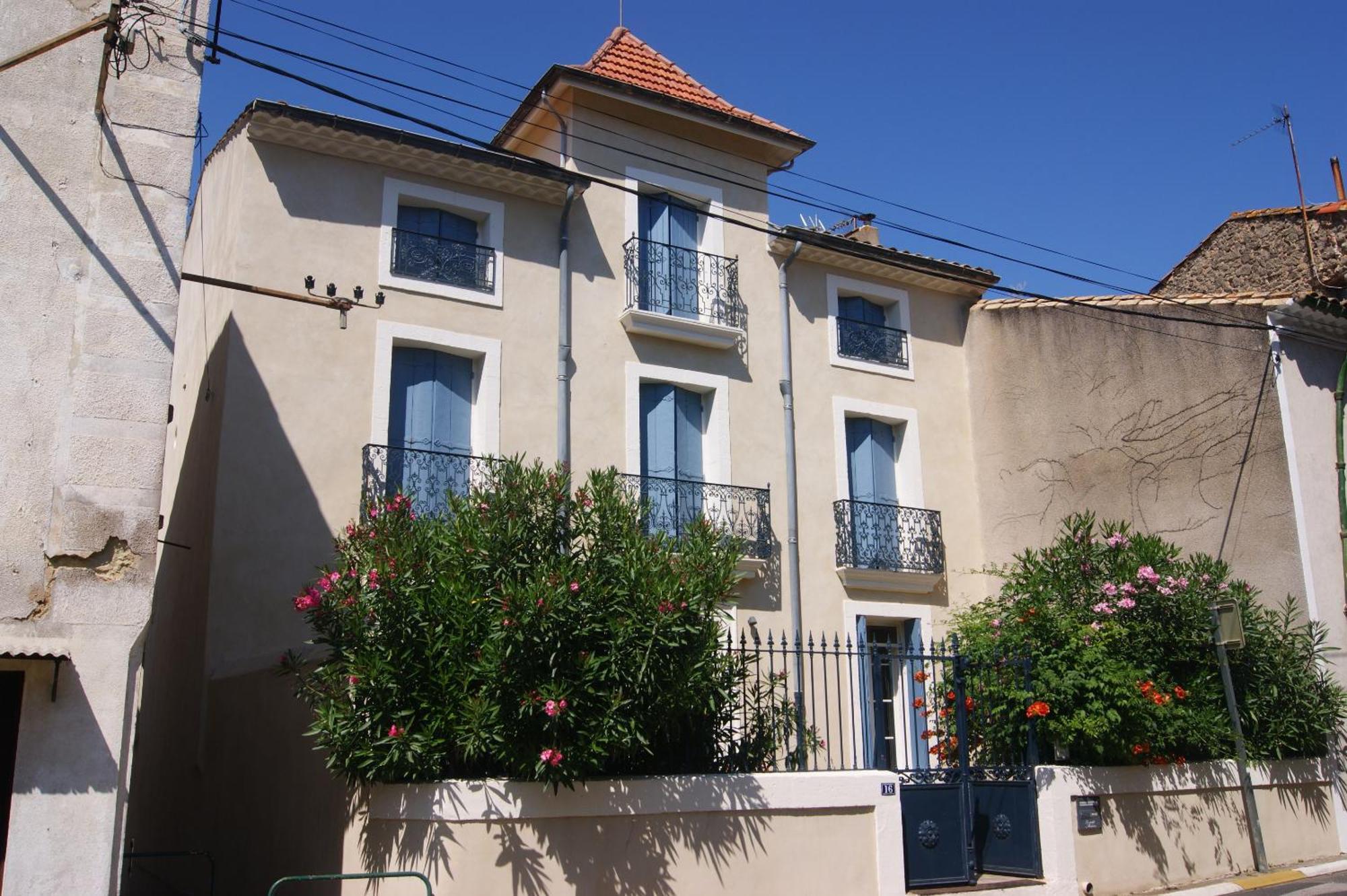 Le Petit Moliere Bed & Breakfast Servian Екстериор снимка