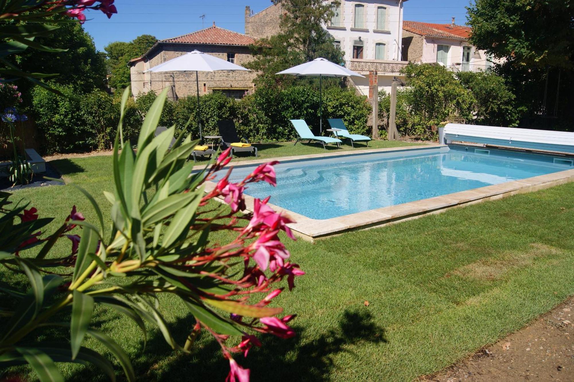 Le Petit Moliere Bed & Breakfast Servian Екстериор снимка
